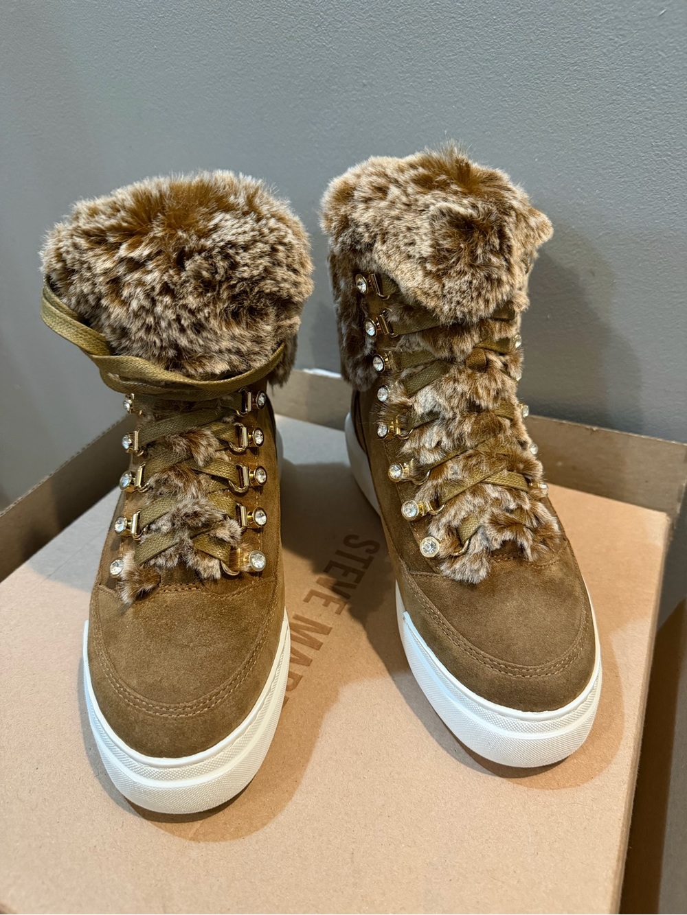 Vince Camuto Brown Faux-Fur Lace-Up Suede Sneakers BNIB 6.5